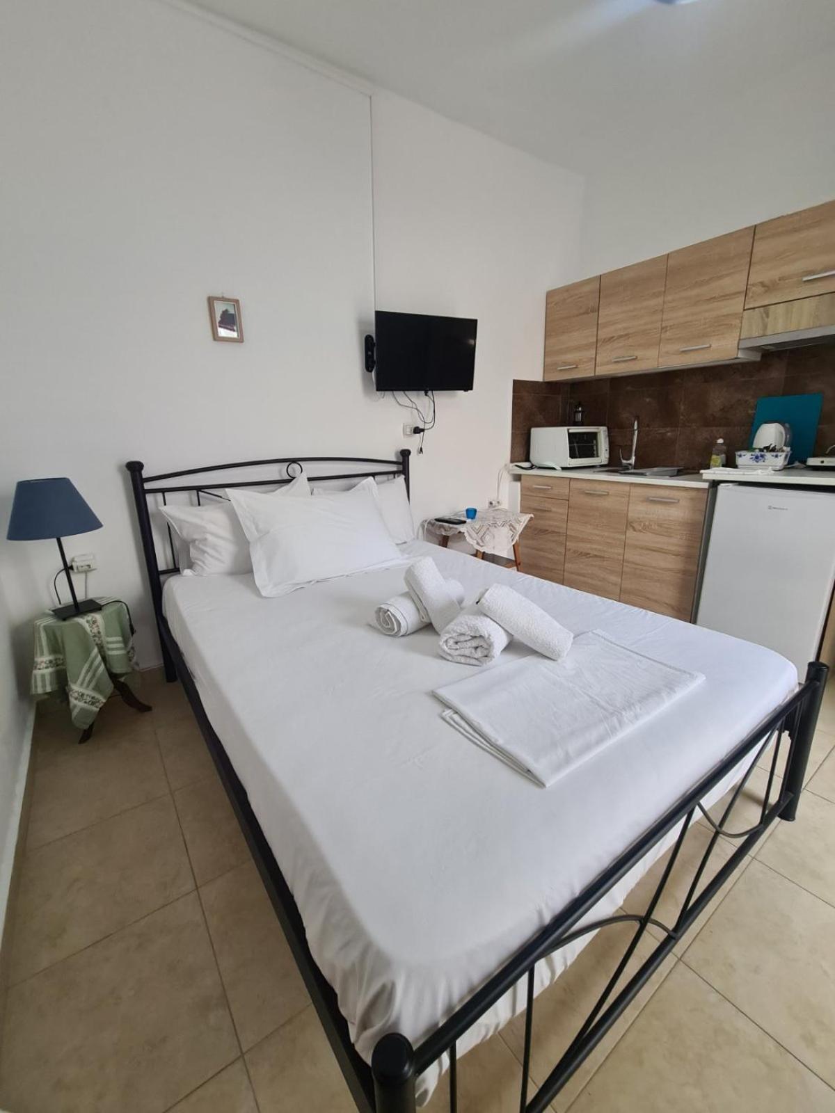 Aithra -Cosy Studio In Centre Of Poros Poros Town Eksteriør billede